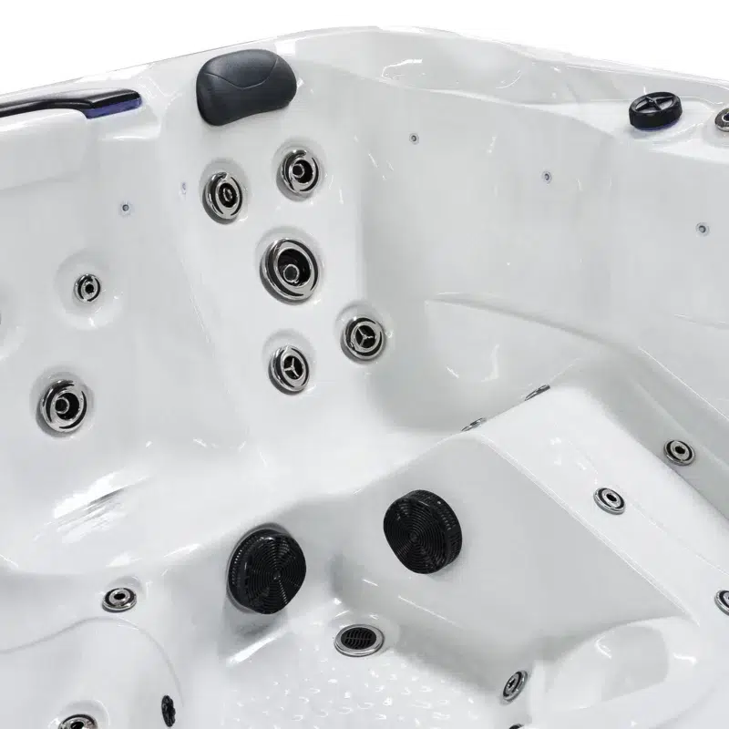 Piana – Spa 5 places relaxant Vendom, disponible chez Only Spa - White Marble - Vue détaillée de la place allongée