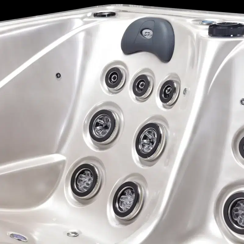Polynésie – Spa 5 places luxe Vendom, disponible chez Only Spa - Oyster Opal - Vue détaillée d'une place assise et de ses jets de massages