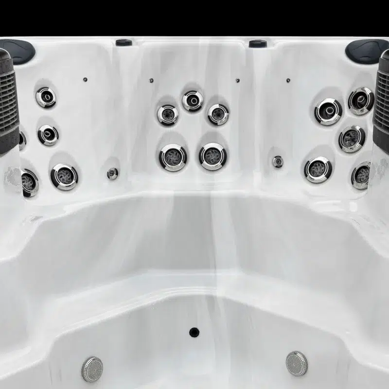Sisco – Spa de nage monozone idéal pour l'entraînement – Vendom – Only Spa - White Marble - Vue détaillée des trois places assises et de leurs jets massants