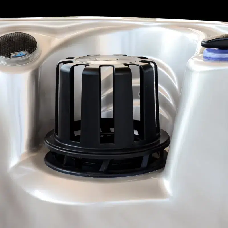Tahiti – Spa 3 places moderne de la marque Vendom – Only Spa - Oyster Opal - Vue détaillée du skimmer de filtration