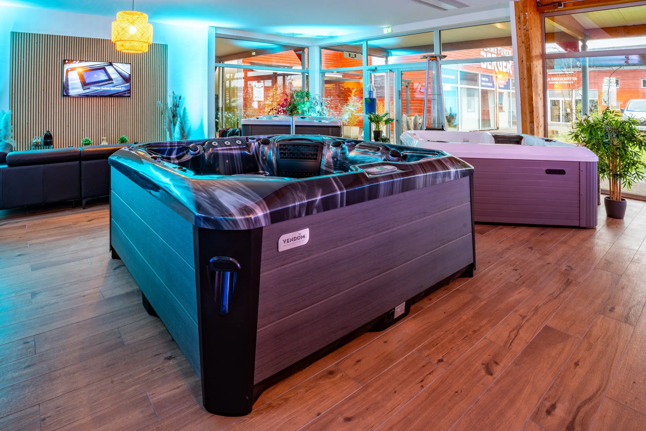 Exposition de spas dans le showroom Only Spa de Lutterbach